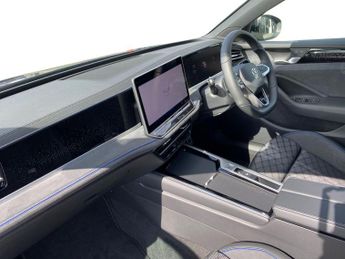 VOLKSWAGEN PASSAT 1.5 Tsi Ehybrid 272 R-Line 5Dr Dsg