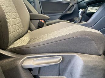 VOLKSWAGEN TIGUAN 2.0 Tdi Life Suv 5Dr Diesel Dsg Euro 6 (S/S) (150 Ps)