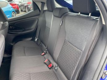 TOYOTA YARIS 1.5 Vvt-H Design Hatchback 5Dr Petrol Hybrid E-Cvt Euro 6 (S/S) 