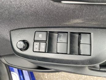 TOYOTA YARIS 1.5 Vvt-H Design Hatchback 5Dr Petrol Hybrid E-Cvt Euro 6 (S/S) 