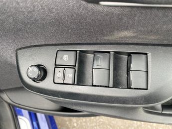 TOYOTA YARIS 1.5 Vvt-H Design Hatchback 5Dr Petrol Hybrid E-Cvt Euro 6 (S/S) 