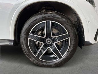 MERCEDES-BENZ GLC Glc 300E 4Matic Amg Line 5Dr 9G-Tronic