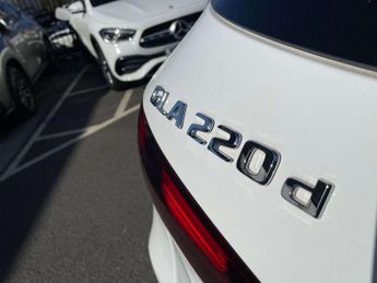 MERCEDES-BENZ GLA Gla 220D 4Matic Amg Line Executive 5Dr Auto