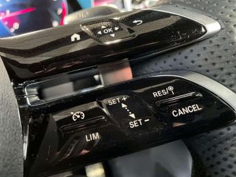 MERCEDES-BENZ A CLASS A35 4Matic Premium 5Dr Auto