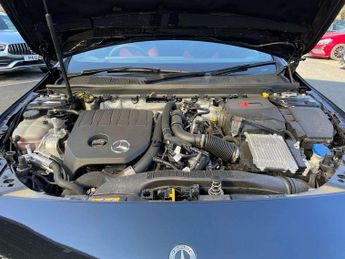 MERCEDES-BENZ CLA Cla 180 Amg Line Premium Plus 4Dr Tip Auto
