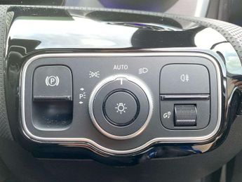 MERCEDES-BENZ CLA Cla 180 Amg Line Executive 5Dr Tip Auto