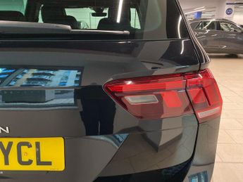 VOLKSWAGEN TIGUAN 1.5 Tsi R-Line Suv 5Dr Petrol Dsg Euro 6 (S/S) (150 Ps)