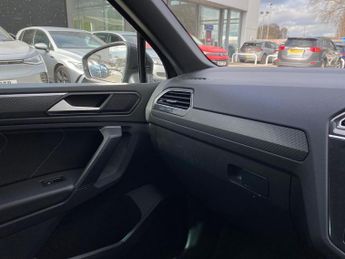 VOLKSWAGEN TIGUAN 2.0 Tdi R-Line Edition Suv 5Dr Diesel Dsg Euro 6 (S/S) (150 Ps)