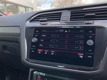 VOLKSWAGEN TIGUAN 2.0 Tdi R-Line Edition Suv 5Dr Diesel Dsg Euro 6 (S/S) (150 Ps)