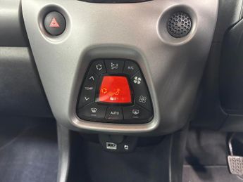 TOYOTA AYGO 1.0 Vvt-I X-Trend Hatchback 5Dr Petrol X-Shift Euro 6 (Safety Se