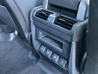 LAND ROVER DEFENDER 2.0 P300 Se 110 5Dr Auto