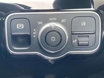 MERCEDES-BENZ CLA Cla 180 Amg Line Executive 5Dr Tip Auto