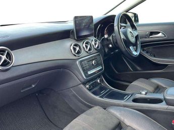 MERCEDES-BENZ GLA Gla 180 Urban Edition 5Dr Auto