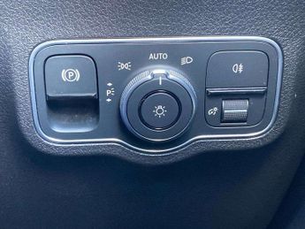 MERCEDES-BENZ GLB Glb 200 Amg Line Premium 5Dr 7G-Tronic