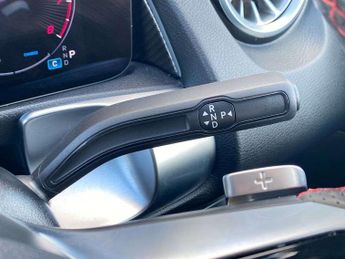 MERCEDES-BENZ GLB Glb 200 Amg Line Premium 5Dr 7G-Tronic