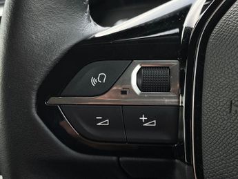 PEUGEOT 2008 50Kwh Allure Premium Suv 5Dr Electric Auto (7Kw Charger) (136 Ps
