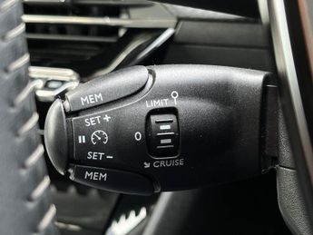 PEUGEOT 2008 50Kwh Allure Premium Suv 5Dr Electric Auto (7Kw Charger) (136 Ps