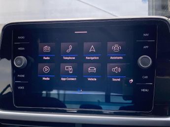 VOLKSWAGEN T-ROC 1.5 Tsi Life Suv 5Dr Petrol Dsg Euro 6 (S/S) (150 Ps)
