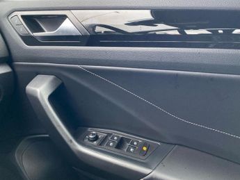 VOLKSWAGEN T-ROC 2.0 Tdi R-Line Suv 5Dr Diesel Dsg Euro 6 (S/S) (150 Ps)