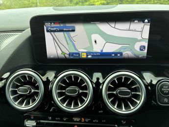 MERCEDES-BENZ GLA Gla 200 Amg Line Executive 5Dr Auto