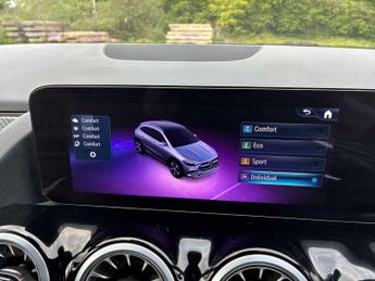 MERCEDES-BENZ GLA Gla 200 Amg Line Executive 5Dr Auto