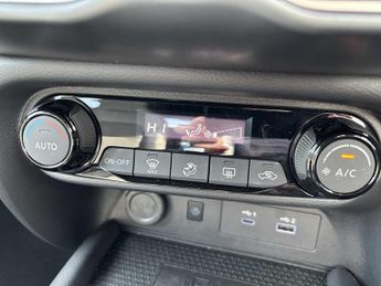 NISSAN JUKE 1.0 Dig-T N-Connecta 5Dr Dct