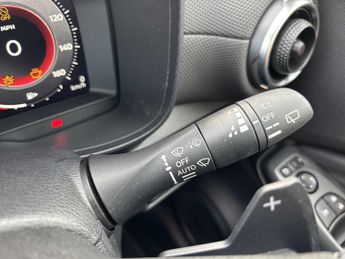 NISSAN JUKE 1.0 Dig-T N-Connecta 5Dr Dct