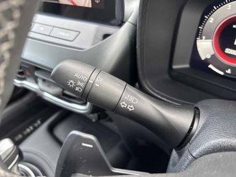 NISSAN JUKE 1.0 Dig-T N-Connecta 5Dr Dct