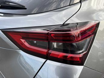 NISSAN JUKE 1.0 Dig-T N-Connecta 5Dr Dct