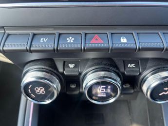 RENAULT CLIO 1.6 E-Tech Rs Line Hatchback 5Dr Petrol Hybrid Auto Euro 6 (S/S)