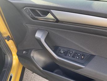 VOLKSWAGEN T-ROC 1.5 Tsi Evo Active Suv 5Dr Petrol Dsg Euro 6 (S/S) (150 Ps)