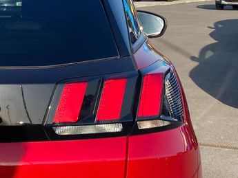 PEUGEOT 3008 1.2 Puretech Allure 5Dr Eat8