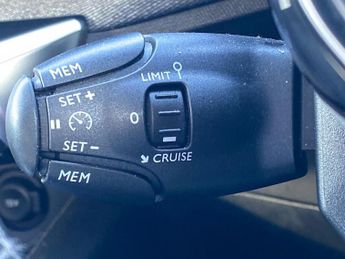 PEUGEOT 3008 1.2 Puretech Allure 5Dr Eat8