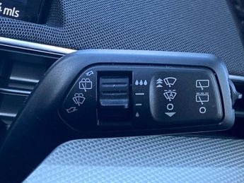 FORD MUSTANG MACH-E 198Kw Standard Range 70Kwh Rwd 5Dr Auto