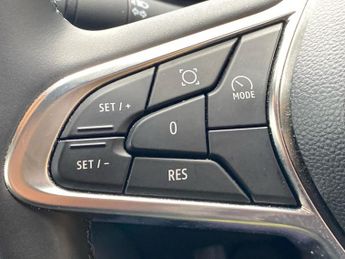 RENAULT CAPTUR 1.6 E-Tech Evolution Suv 5Dr Petrol Hybrid Auto Euro 6 (S/S) (14