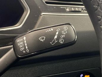 VOLKSWAGEN TIGUAN 1.5 Tsi R-Line Edition Suv 5Dr Petrol Dsg Euro 6 (S/S) (150 Ps)