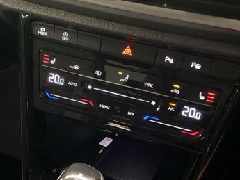 VOLKSWAGEN T-ROC 1.5 Tsi R-Line Suv 5Dr Petrol Dsg Euro 6 (S/S) (150 Ps)