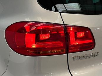 VOLKSWAGEN TIGUAN 2.0 Tdi Bluemotion Tech Match Suv 5Dr Diesel Dsg 4Wd Euro 5 (S/S
