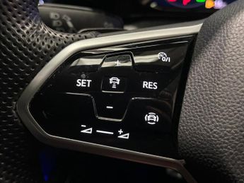 VOLKSWAGEN GOLF 2.0 Tdi R-Line Hatchback 5Dr Diesel Dsg Euro 6 (S/S) (150 Ps)