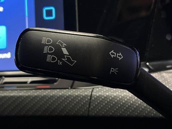 VOLKSWAGEN GOLF 2.0 Tdi R-Line Hatchback 5Dr Diesel Dsg Euro 6 (S/S) (150 Ps)