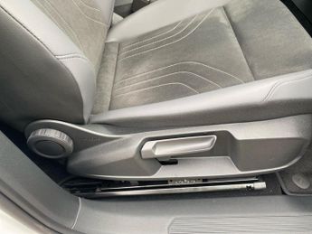 VOLKSWAGEN ID.4 210Kw 4Motion Match Pro 77Kwh 5Dr Auto