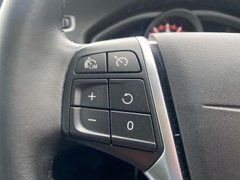 VOLVO V40 1.5 T3 Pro Hatchback 5Dr Petrol Auto Euro 6 (S/S) (152 Ps)