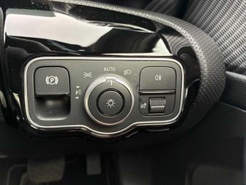 MERCEDES-BENZ C CLASS C300E Amg Line Night Ed Premium Plus 5Dr 9G-Tronic