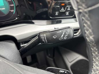 VOLKSWAGEN GOLF 1.5 Etsi 150 Life 5Dr Dsg