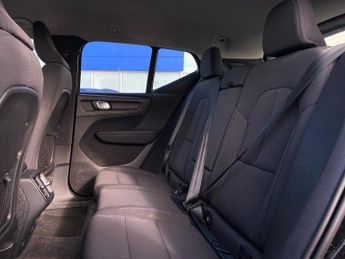 VOLVO XC40 2.0 B4 Mhev Momentum Suv 5Dr Petrol Hybrid Auto Awd Euro 6 (S/S)