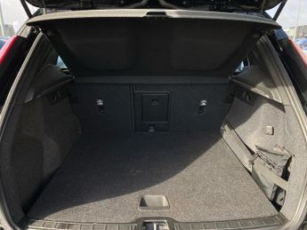 VOLVO XC40 2.0 B4 Mhev Momentum Suv 5Dr Petrol Hybrid Auto Awd Euro 6 (S/S)