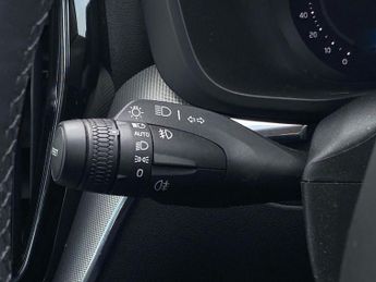 VOLVO XC60 2.0 B5 Mhev Core Suv 5Dr Petrol Hybrid Auto Awd Euro 6 (S/S) (25