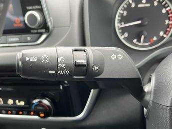 NISSAN QASHQAI 1.3 Dig-T Mh 158 Acenta Premium 5Dr Xtronic