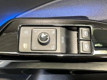 VOLKSWAGEN ID.3 Pro 58Kwh Life Hatchback 5Dr Electric Auto (145 Ps)