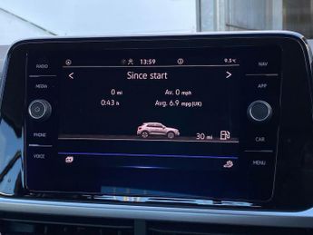 VOLKSWAGEN T-ROC 1.5 Tsi Life Suv 5Dr Petrol Dsg Euro 6 (S/S) (150 Ps)